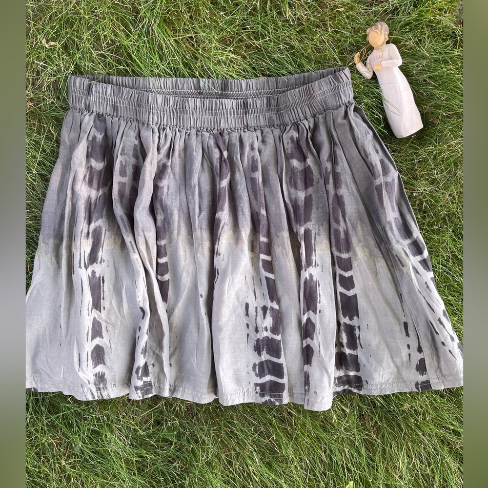 American Eagle Outfitters Ombré Green and Black Skirt Size M